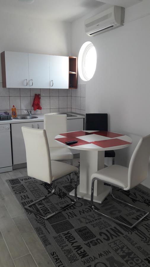 Renjak Apartment *